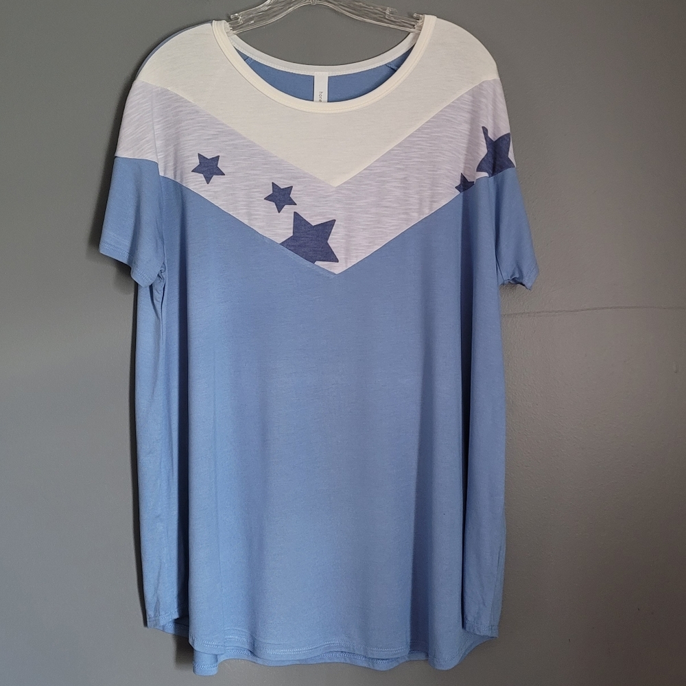 Honeyme Blue and White Short Sleeve T-Shirt. Size L